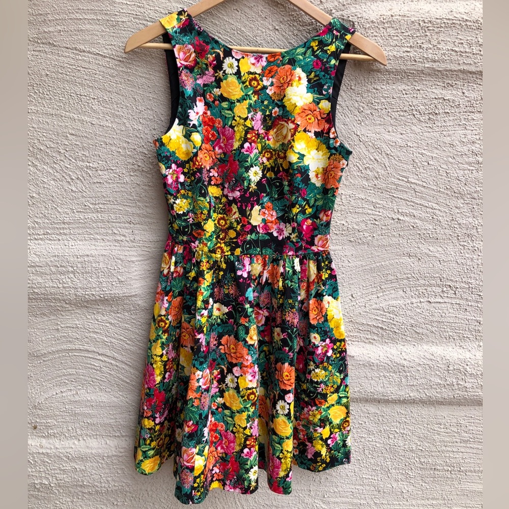 Zara Basic Floral Dress with Pockets. Size- XS